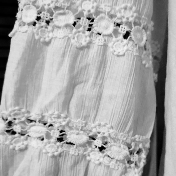 Women's lace long sleeve top - Picture 2 of 4